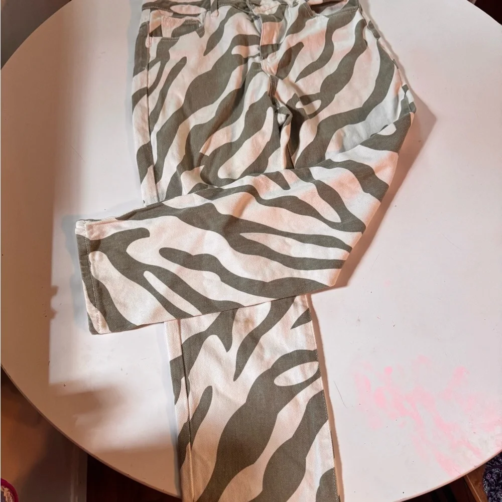 Chic Nation Zebra Print Cargo Pants - Green and White - Picture 2 of 4